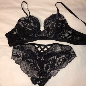 Cute slight push up bra and panty set!